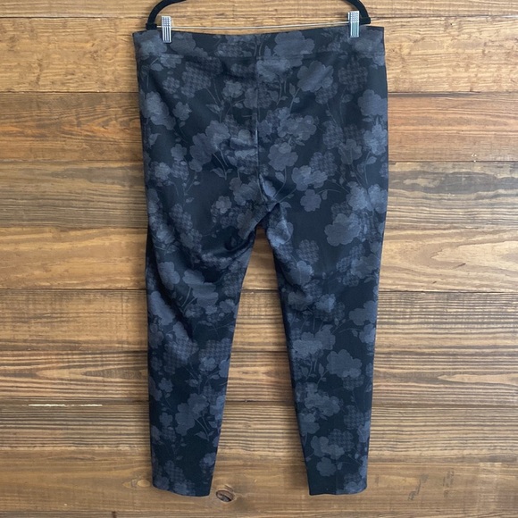 Zac & Rachel Black Grey Floral Print Figure Defining Legging
Pants - Picture 5 of 7